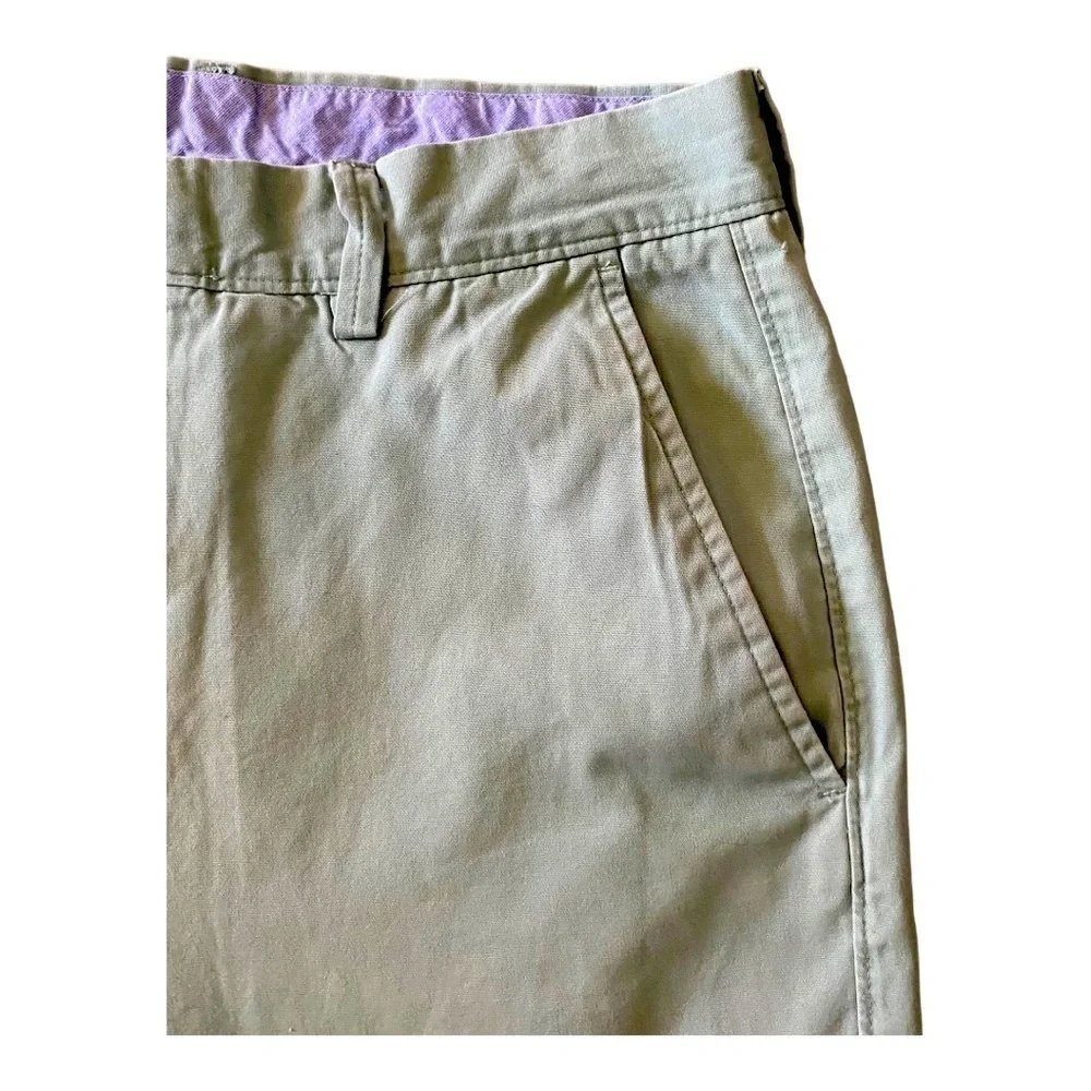 J. CREW-MENS LIGHT GREEN SHORTS-SIZE 33